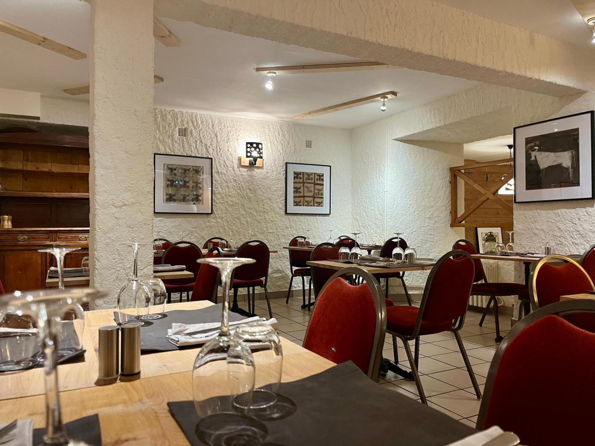 Hotel Restaurant Le Clos Бес-э-Сент-Анастез Экстерьер фото