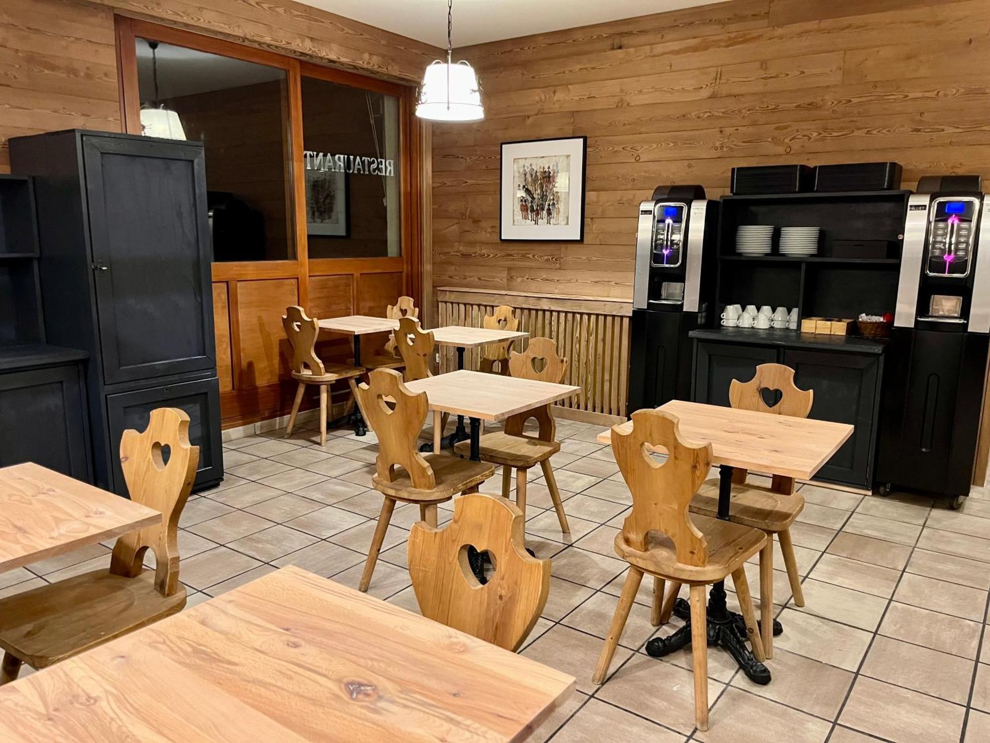 Hotel Restaurant Le Clos Бес-э-Сент-Анастез Экстерьер фото